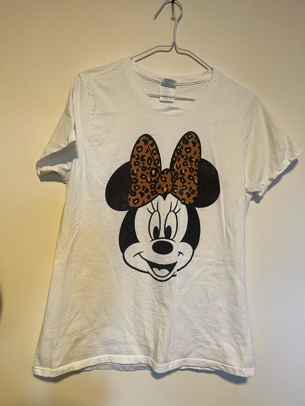 Disney Minnie Mouse Leopard Bow White women’s T-Shirt